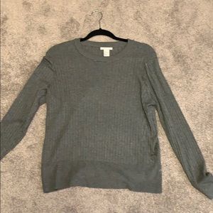 Ribbed gray sweater